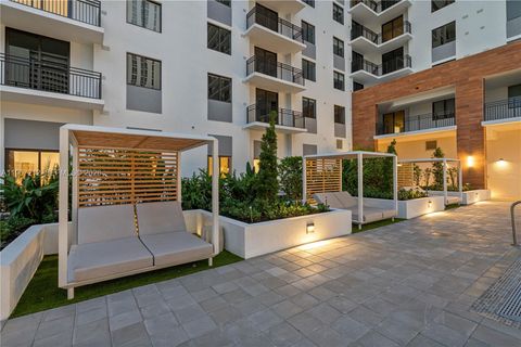 16395 Biscayne Blvd PH 2210 North Miami Beach FL 33160