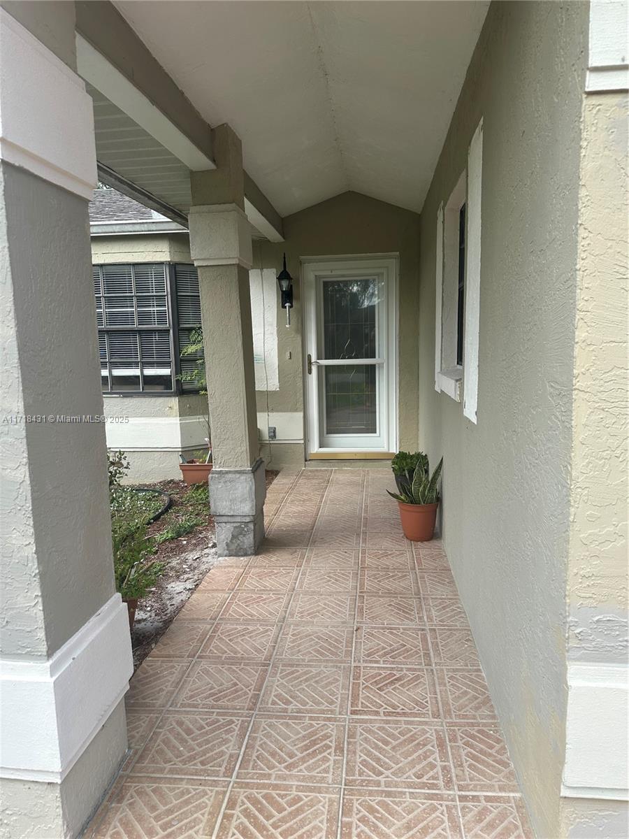 SEBRING COUNTY ESTATES - Residential