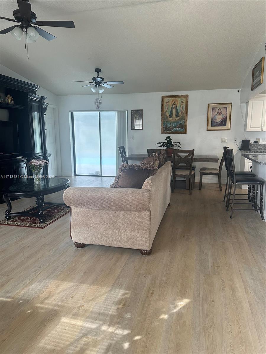 SEBRING COUNTY ESTATES - Residential