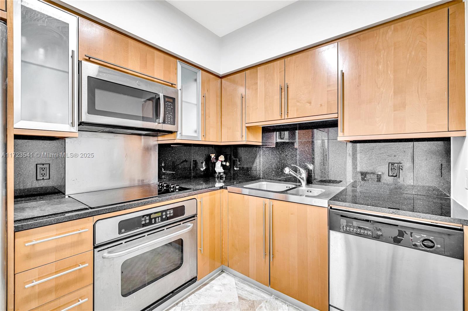AKOYA CONDO - Residential Lease