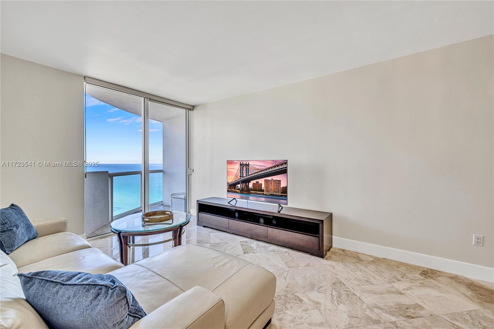 AKOYA CONDO - Residential Lease