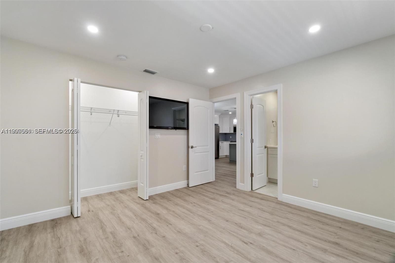 PRIVATE VILLAGE NO 1 COND - Residential Lease