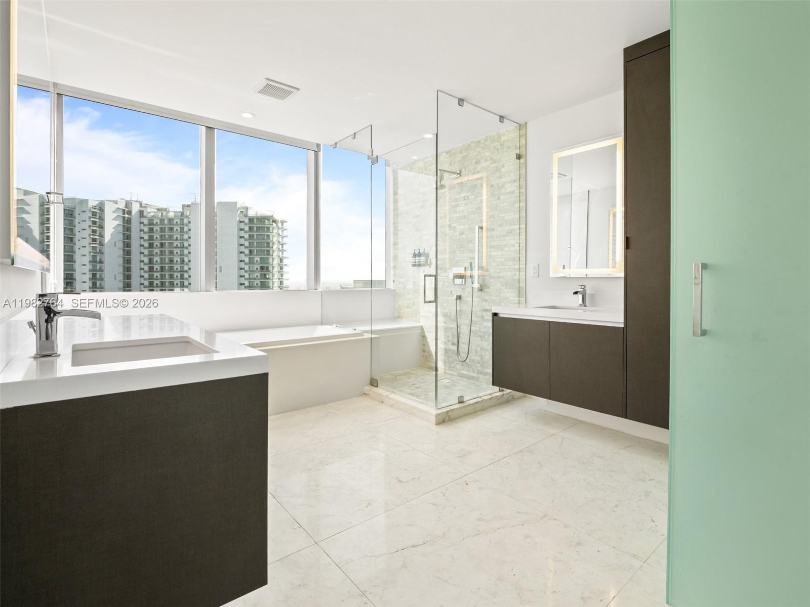 PARAMOUNT MIAMI WORLDCENT - Residential