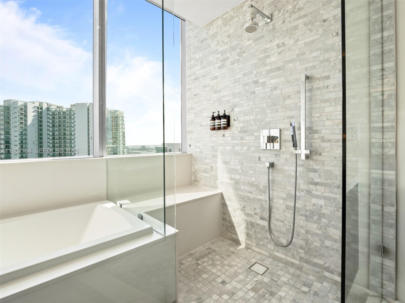 PARAMOUNT MIAMI WORLDCENT - Residential