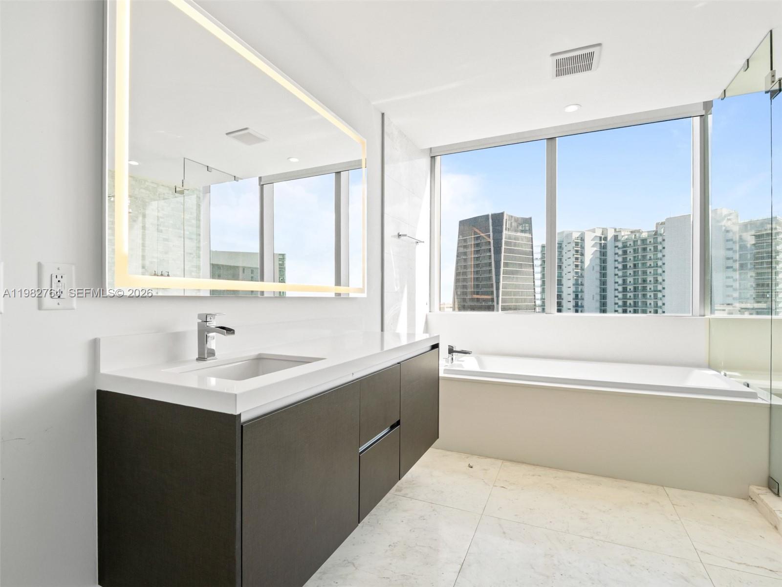 PARAMOUNT MIAMI WORLDCENT - Residential