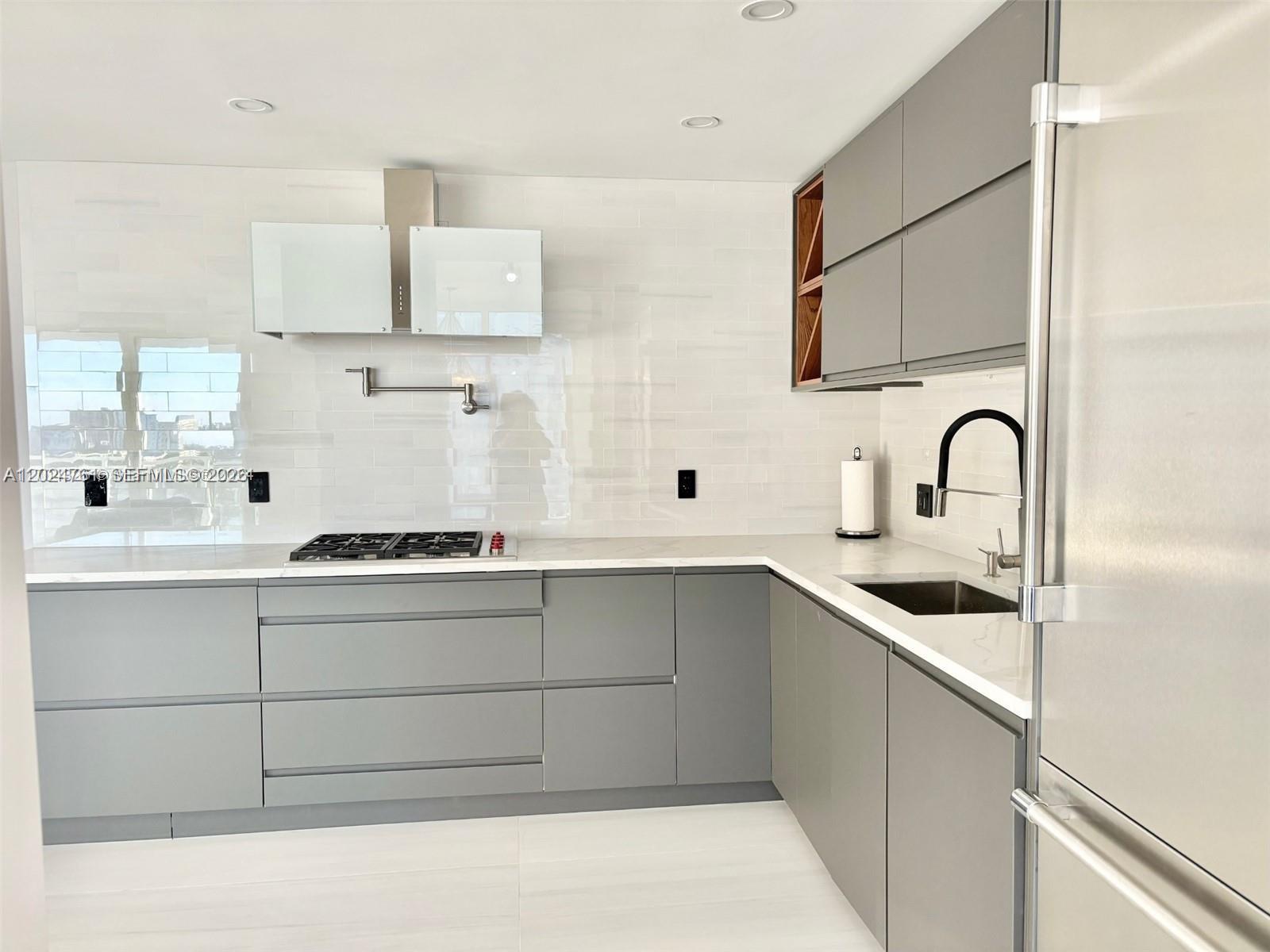 2030 S Ocean Dr 806