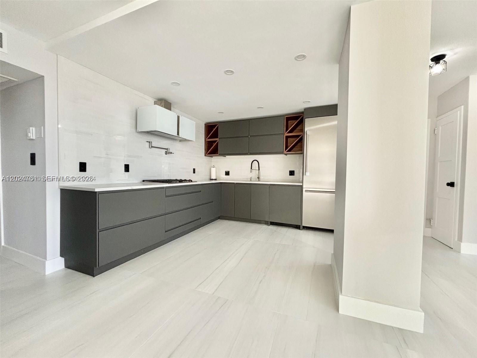2030 S Ocean Dr 806