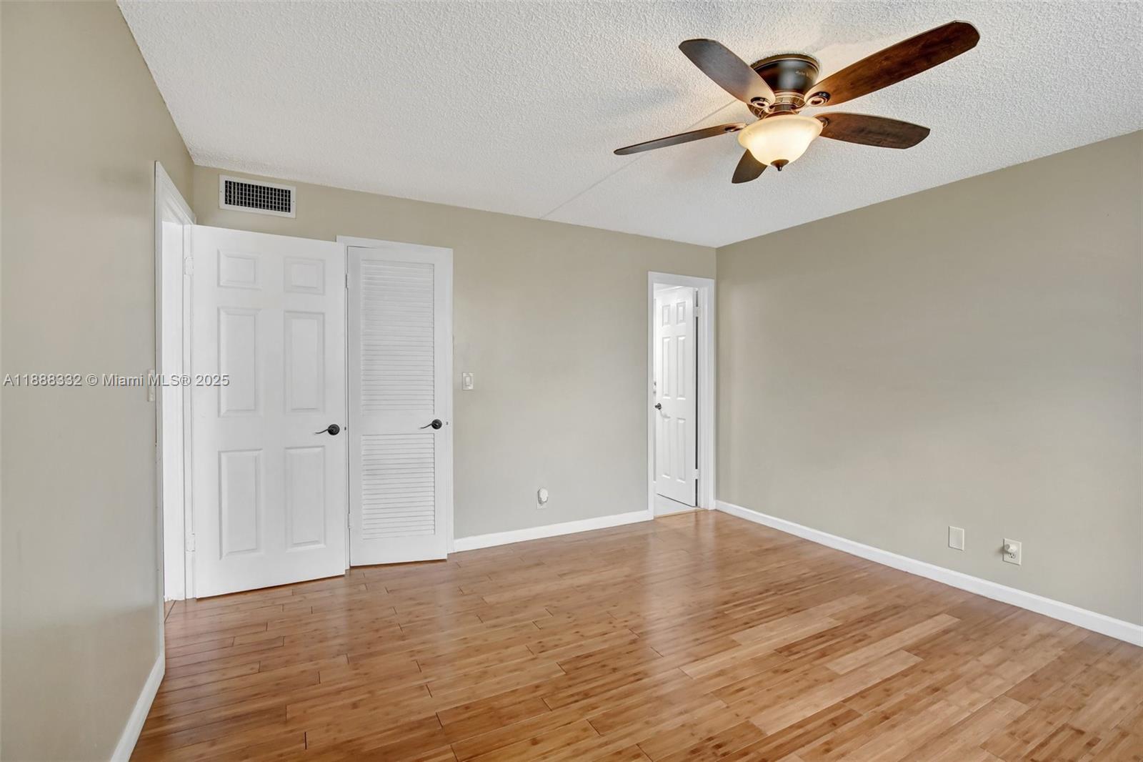 HOLLYBROOK GOLF AND - Residential Lease