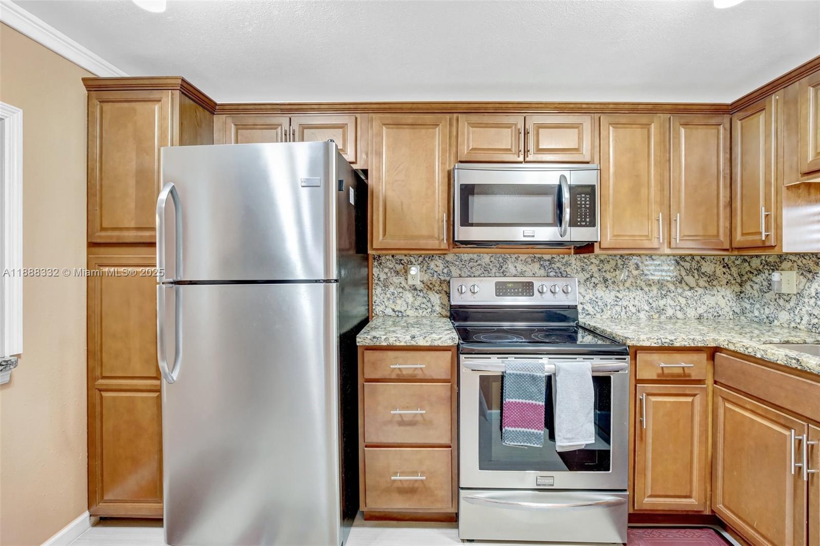 HOLLYBROOK GOLF AND - Residential Lease