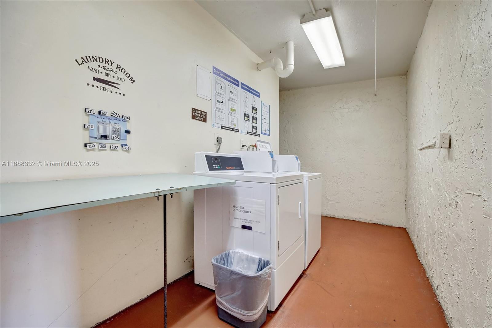 HOLLYBROOK GOLF AND - Residential Lease