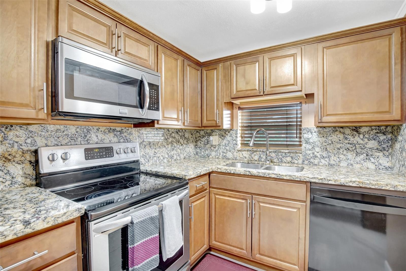 HOLLYBROOK GOLF AND - Residential Lease