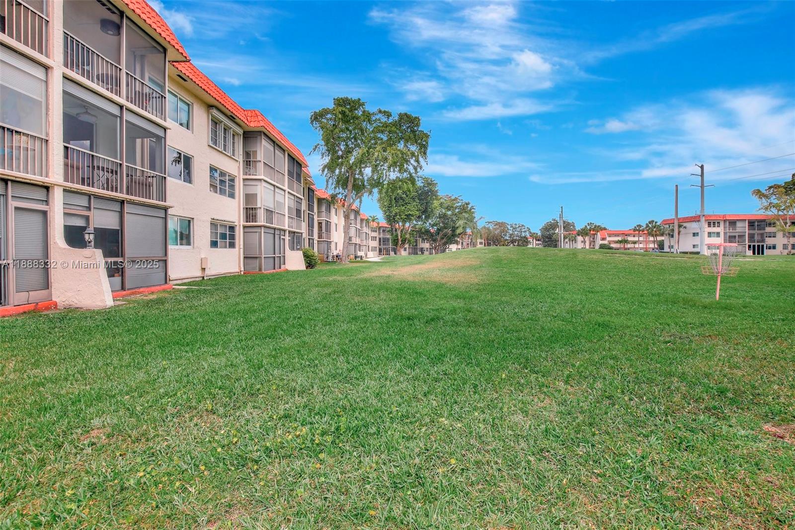 HOLLYBROOK GOLF AND - Residential Lease
