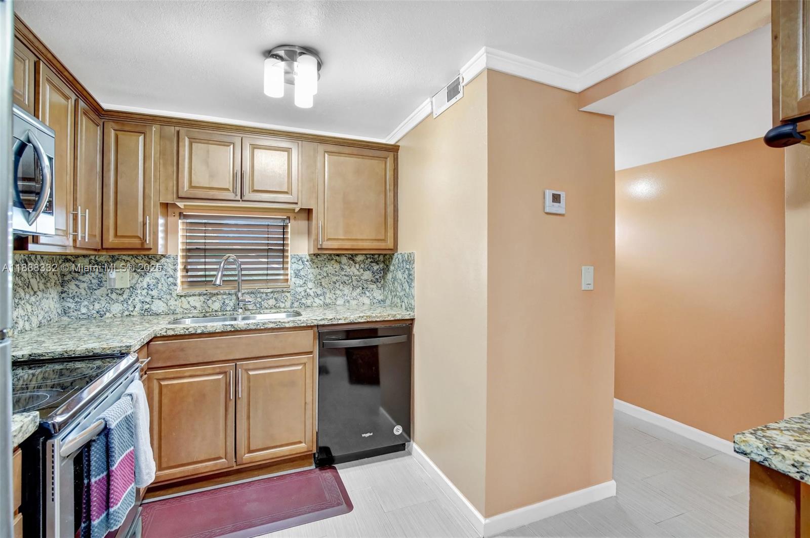 HOLLYBROOK GOLF AND - Residential Lease