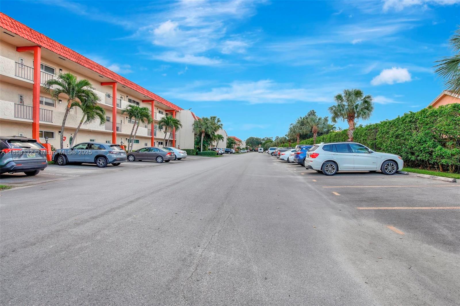 HOLLYBROOK GOLF AND - Residential Lease