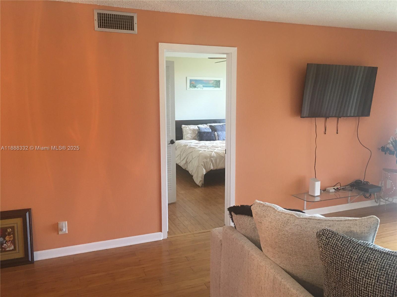 HOLLYBROOK GOLF AND - Residential Lease