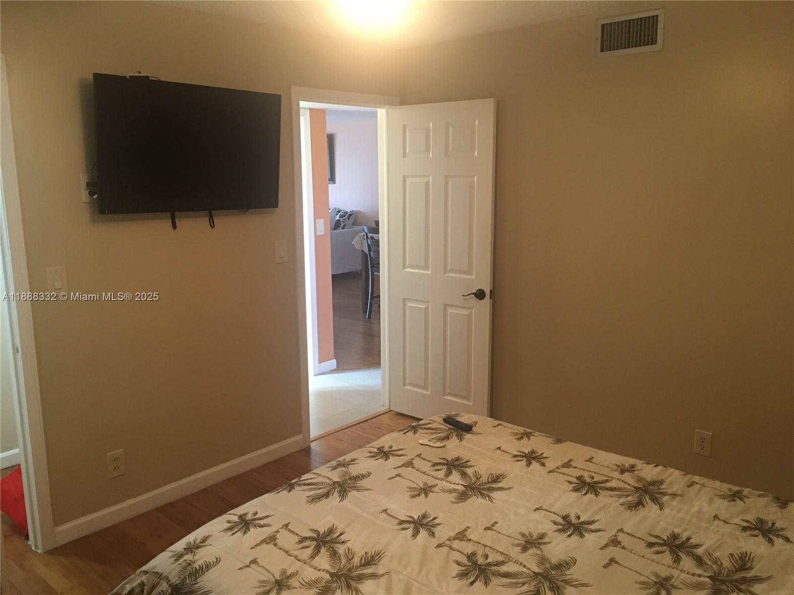 HOLLYBROOK GOLF AND - Residential Lease