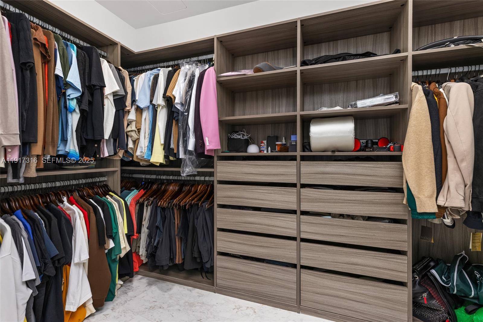 18555 COLLINS AVENUE COND - Residential