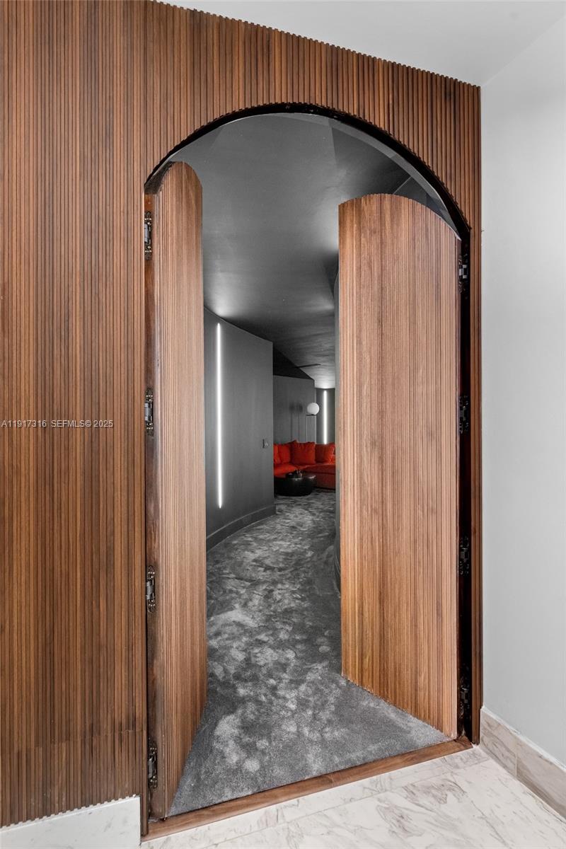 18555 COLLINS AVENUE COND - Residential