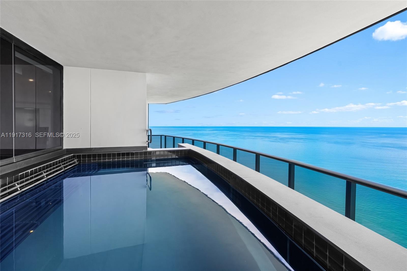 18555 COLLINS AVENUE COND - Residential