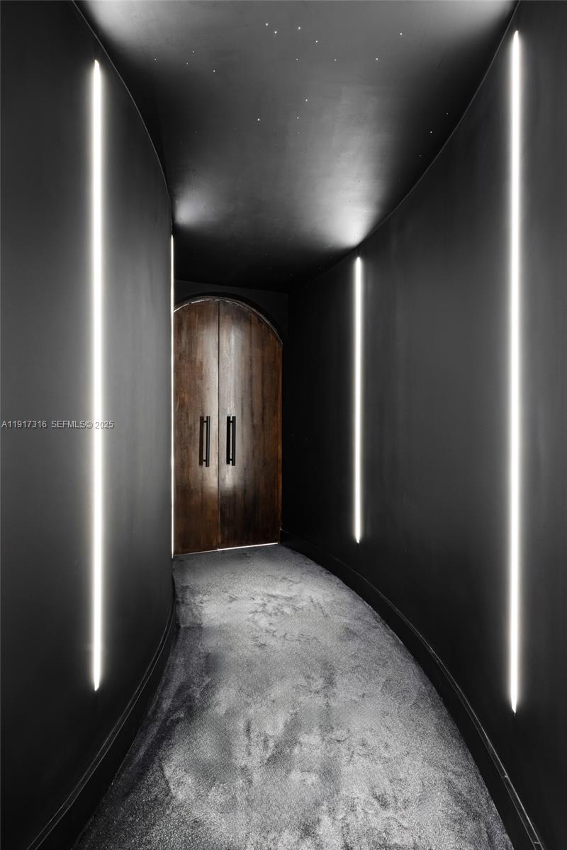 18555 COLLINS AVENUE COND - Residential