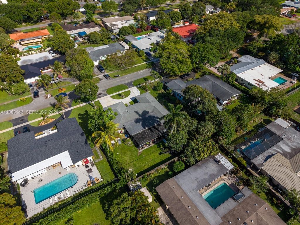 Photo of 861 NW 67th Ave, Plantation, FL 33317 (MLS # A12003143)