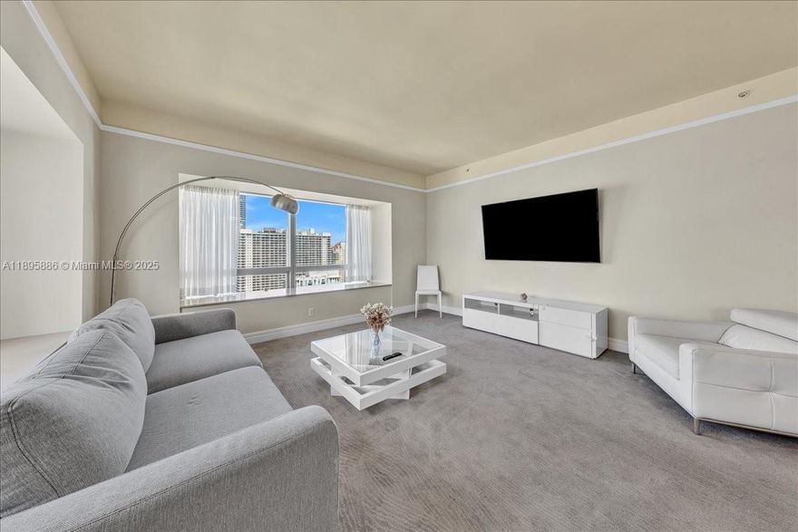 Experience luxury living in this elegant, fully furnished with stunning bay and city viewsat Four Seasons Brickell. This unit offers access to world-class amenities: 2 Oasis Pools, 24-hour concierge, 5-star hotel services, EQUINOX gym, spa, and renowned diningoptions. With no rental restrictions, it's a prime investment for passive income through the Four Seasons rentalprogram or platforms like Airbnb. Located in the heart of Brickell, steps from Brickell City Centre, and just minutesfrom Miami's top destinations