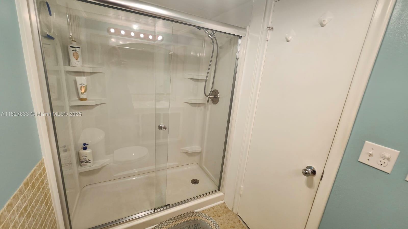 CASTLE APARTMENTS 17 COND - Residential