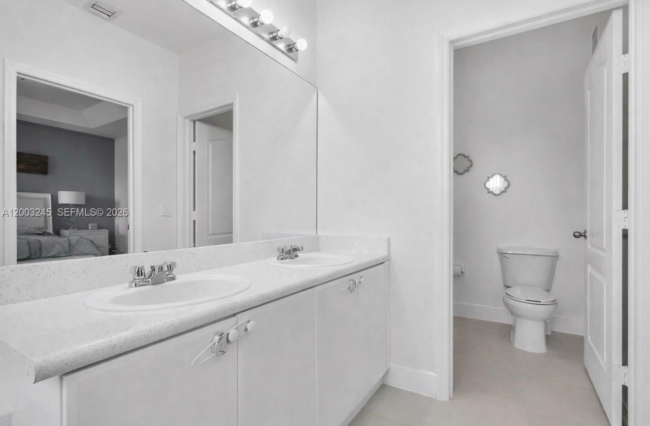 GRAND LAKES PHASE I - Residential Lease