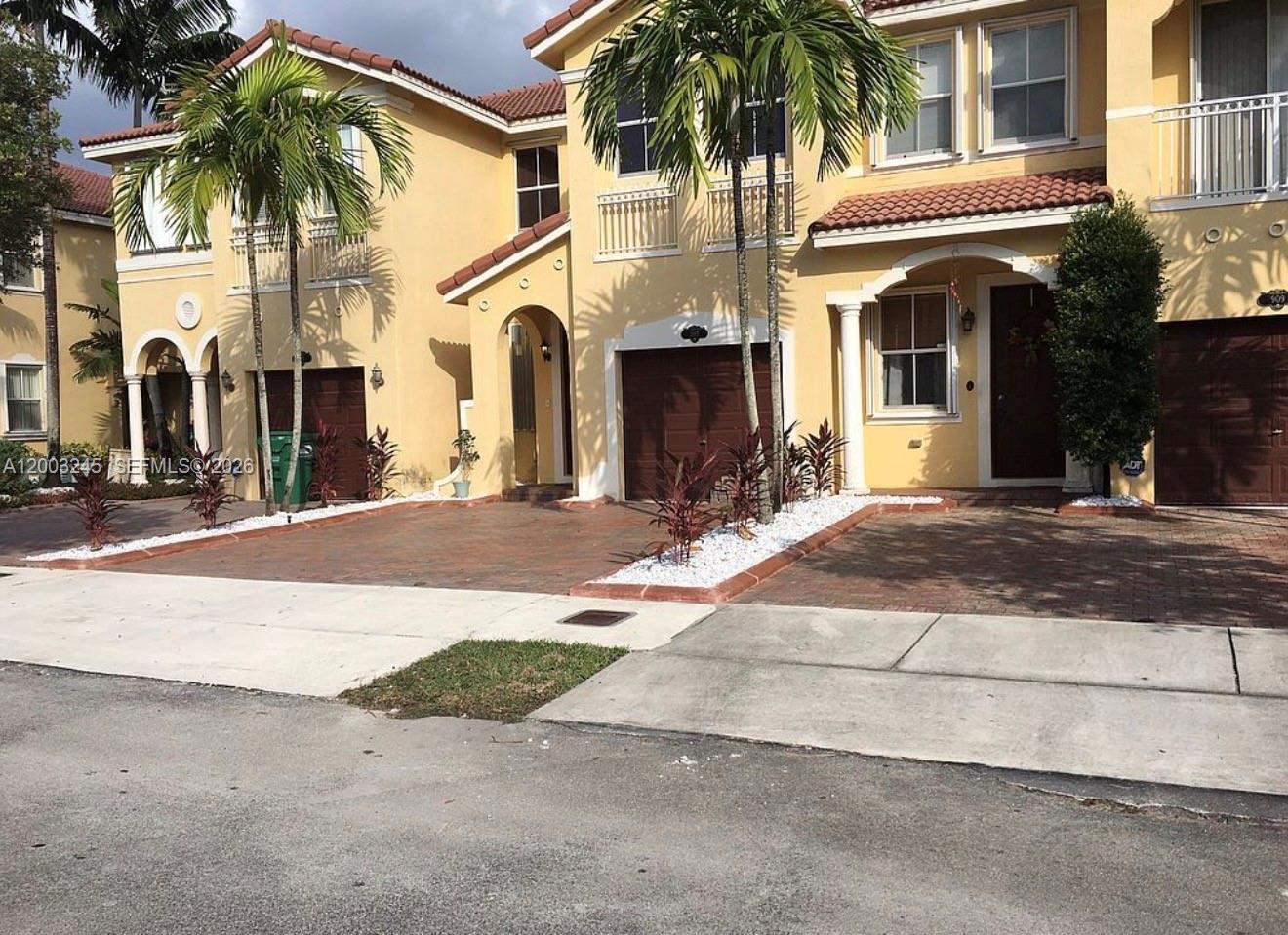 GRAND LAKES PHASE I - Residential Lease