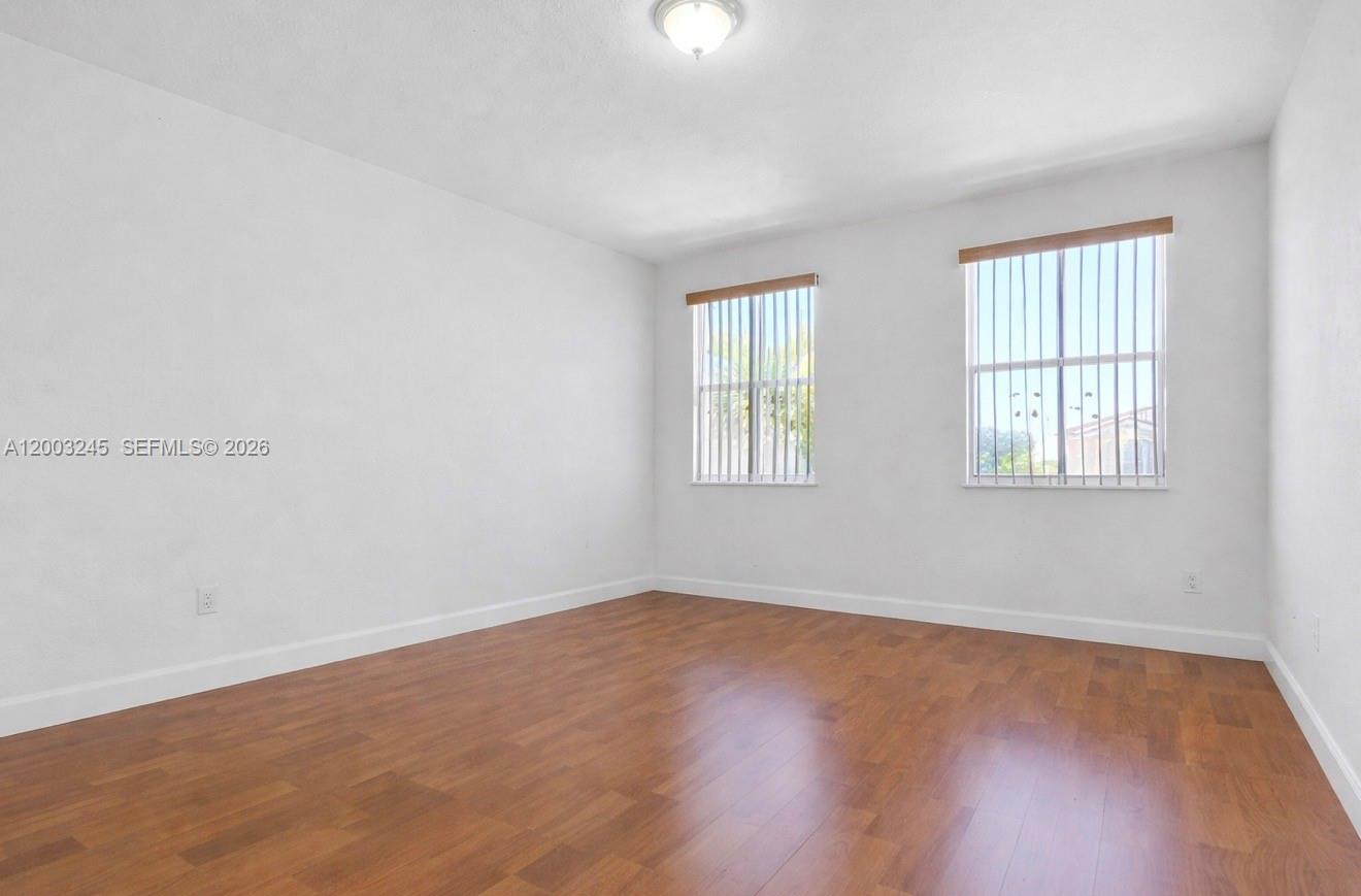 GRAND LAKES PHASE I - Residential Lease