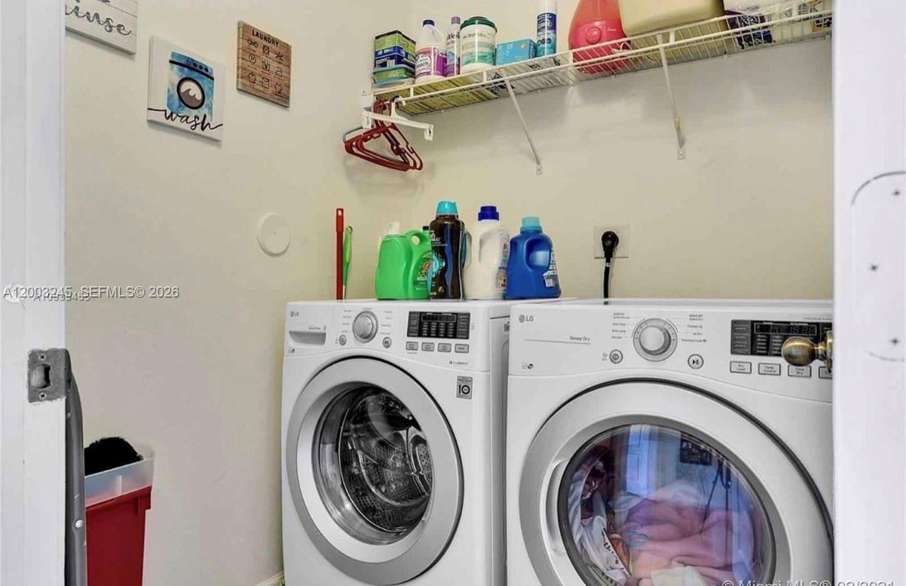 GRAND LAKES PHASE I - Residential Lease