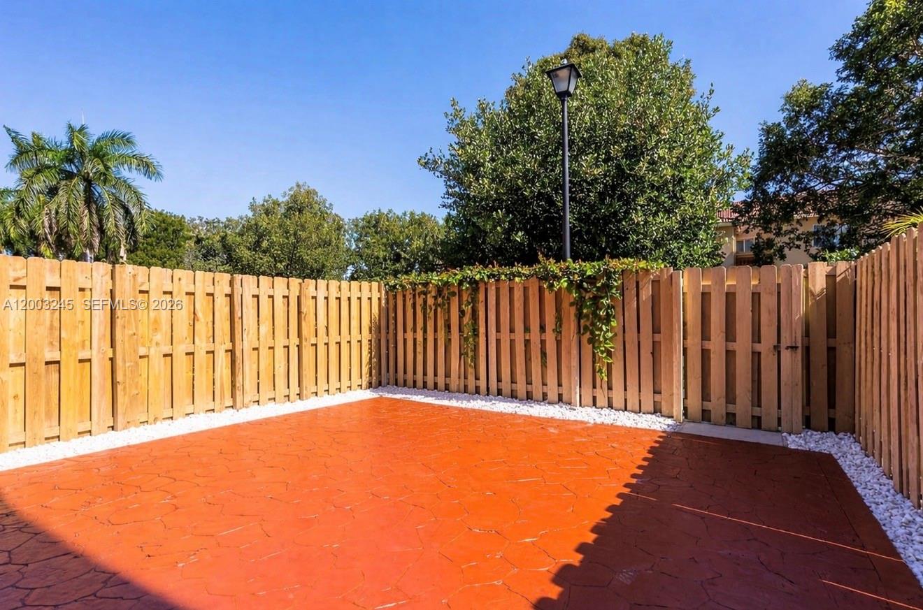 GRAND LAKES PHASE I - Residential Lease