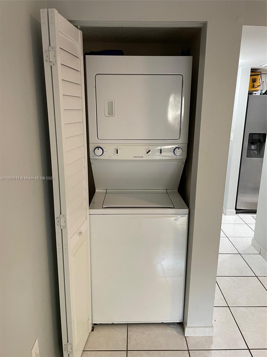 DADELAND COVE SEC 2 - Residential Lease