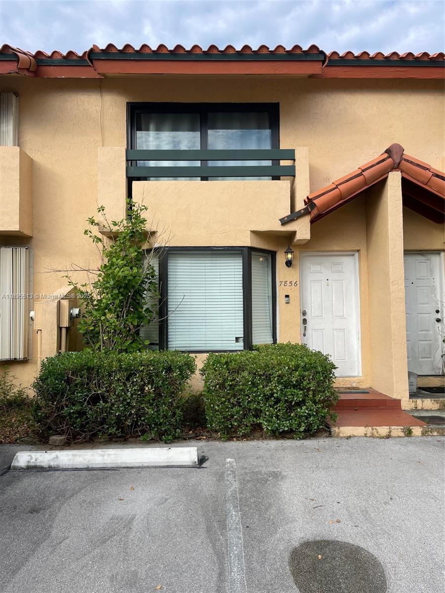 DADELAND COVE SEC 2 - Residential Lease