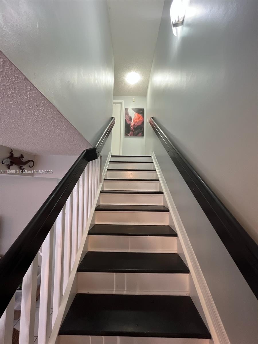 DADELAND COVE SEC 2 - Residential Lease