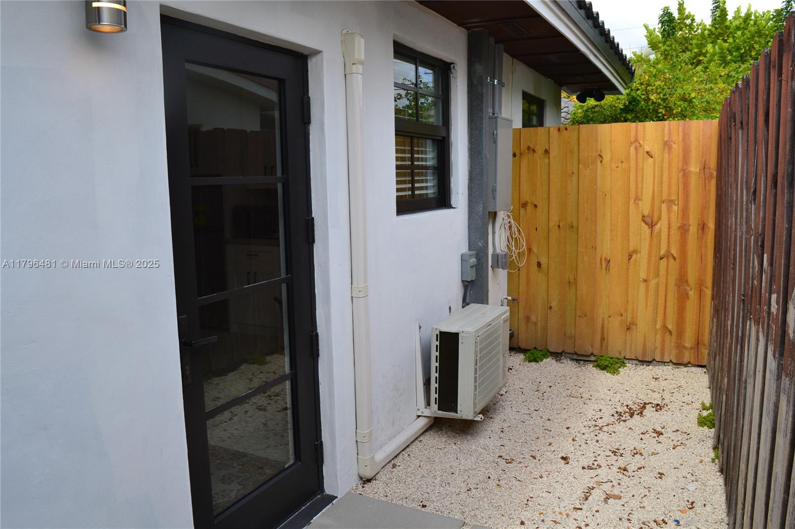 Rental Property at 3220 Sw 93rd Pl A, Miami, Broward County, Florida - Bedrooms: 1 
Bathrooms: 1  - $1,250 MO.