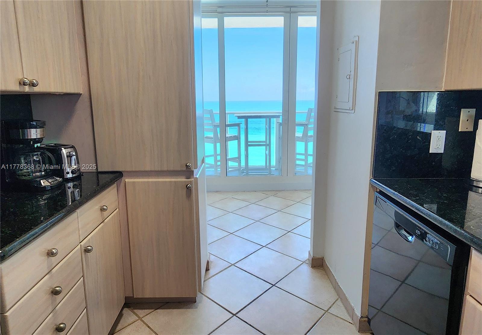 ALEXANDER TOWERS CONDO - Residential