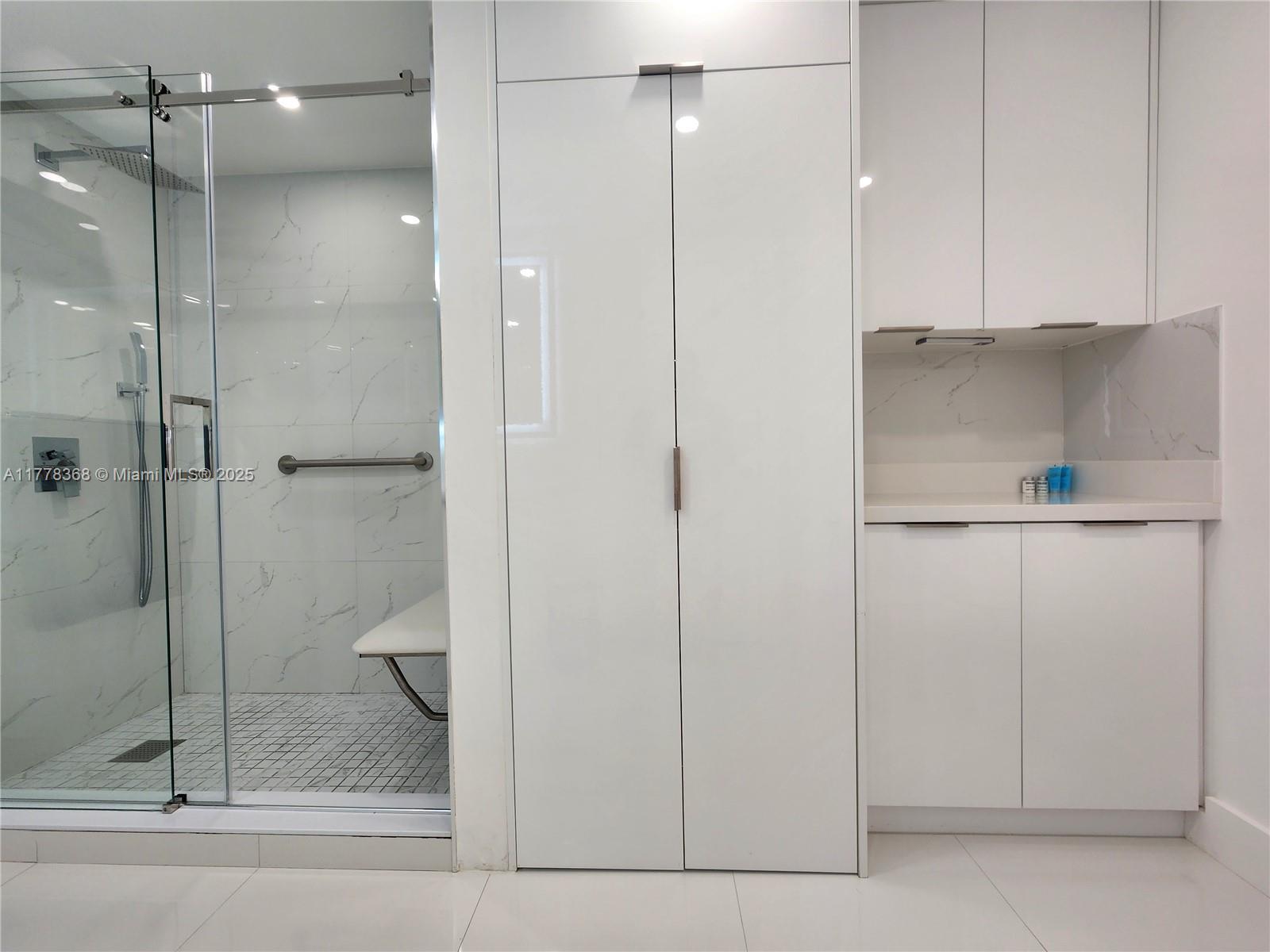 ALEXANDER TOWERS CONDO - Residential