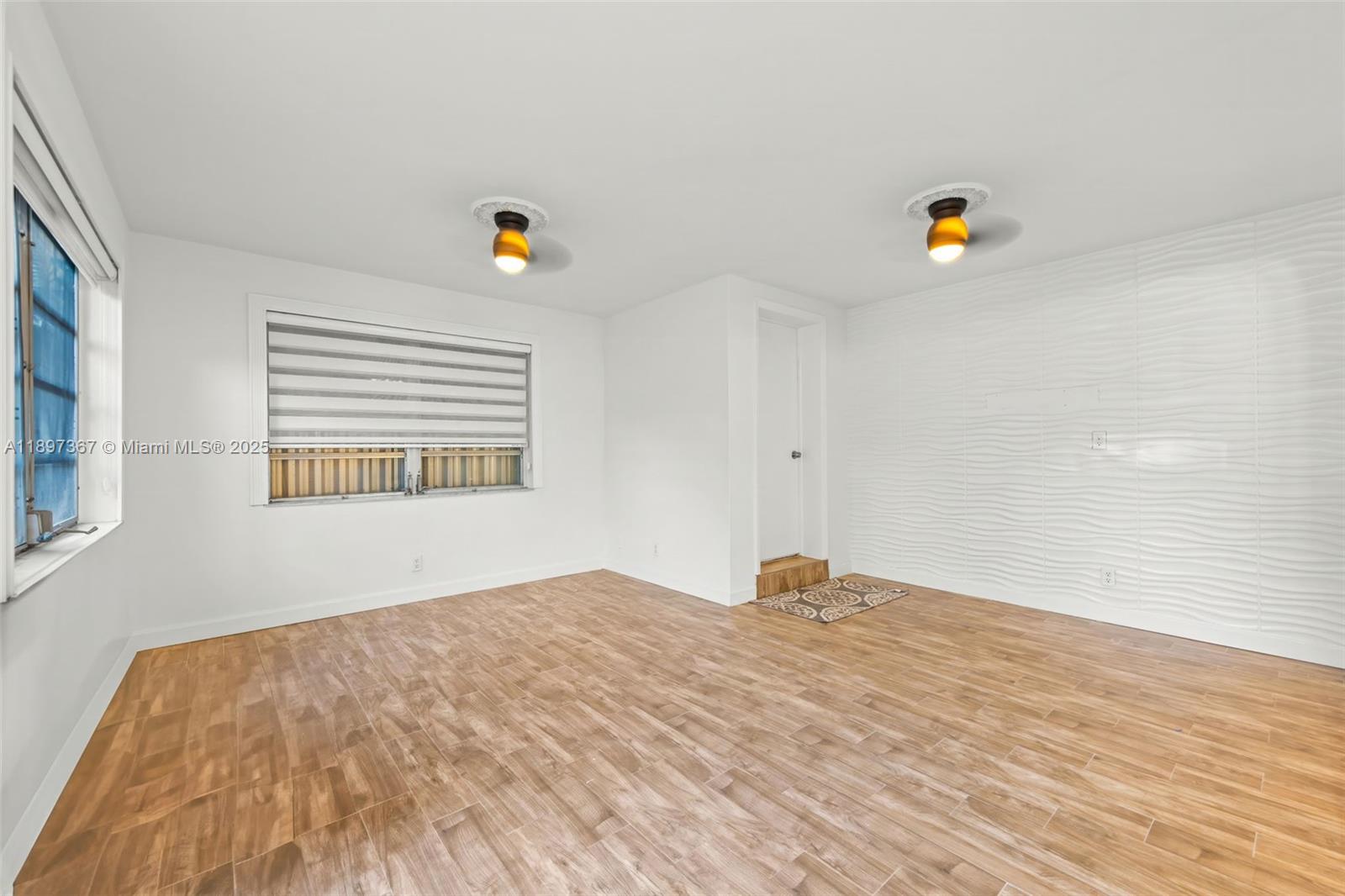 23 SW 8th CT