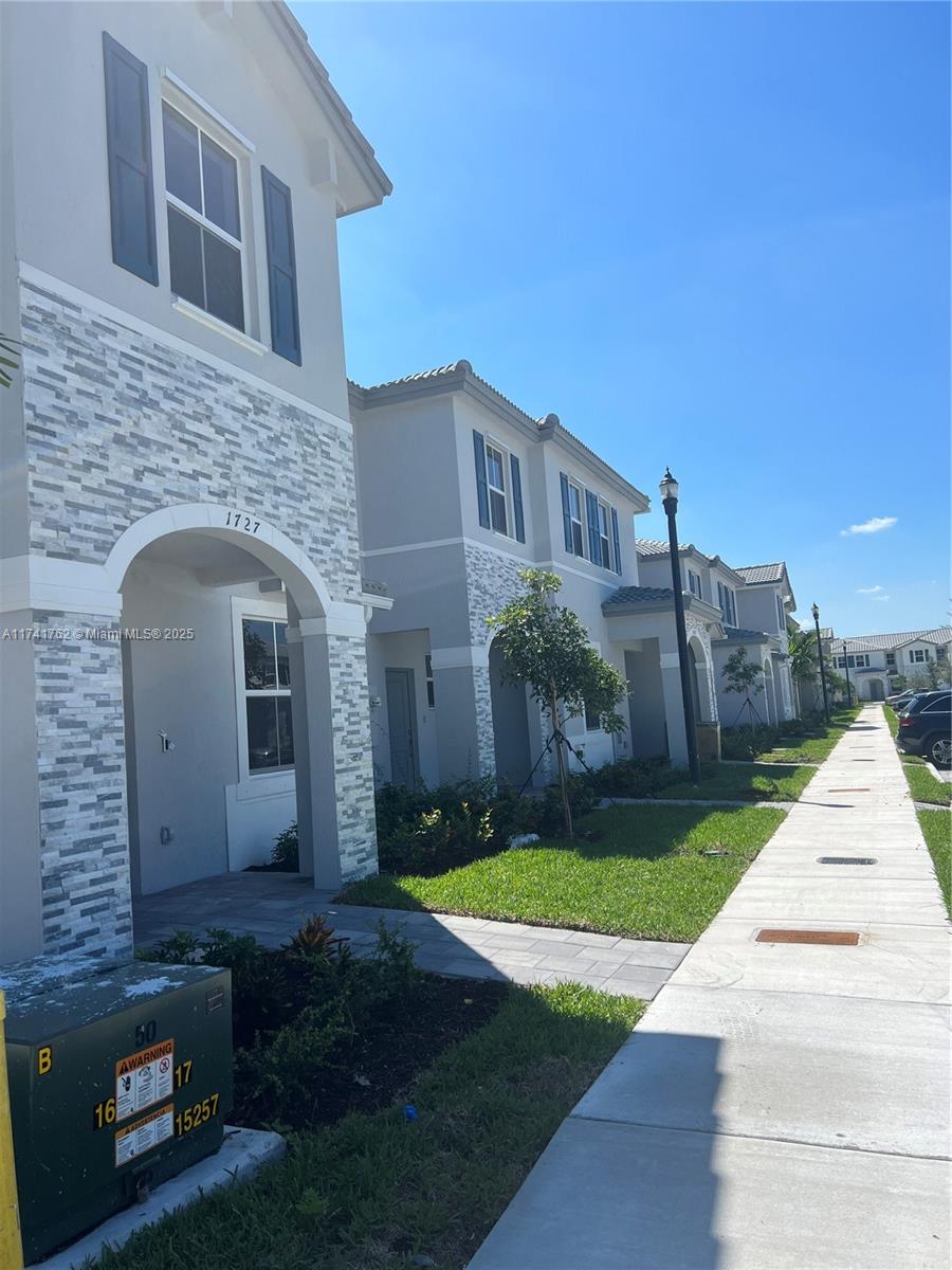 Rental Property at 1727 Se 26th Ter, Homestead, Miami-Dade County, Florida - Bedrooms: 3 
Bathrooms: 3  - $2,475 MO.