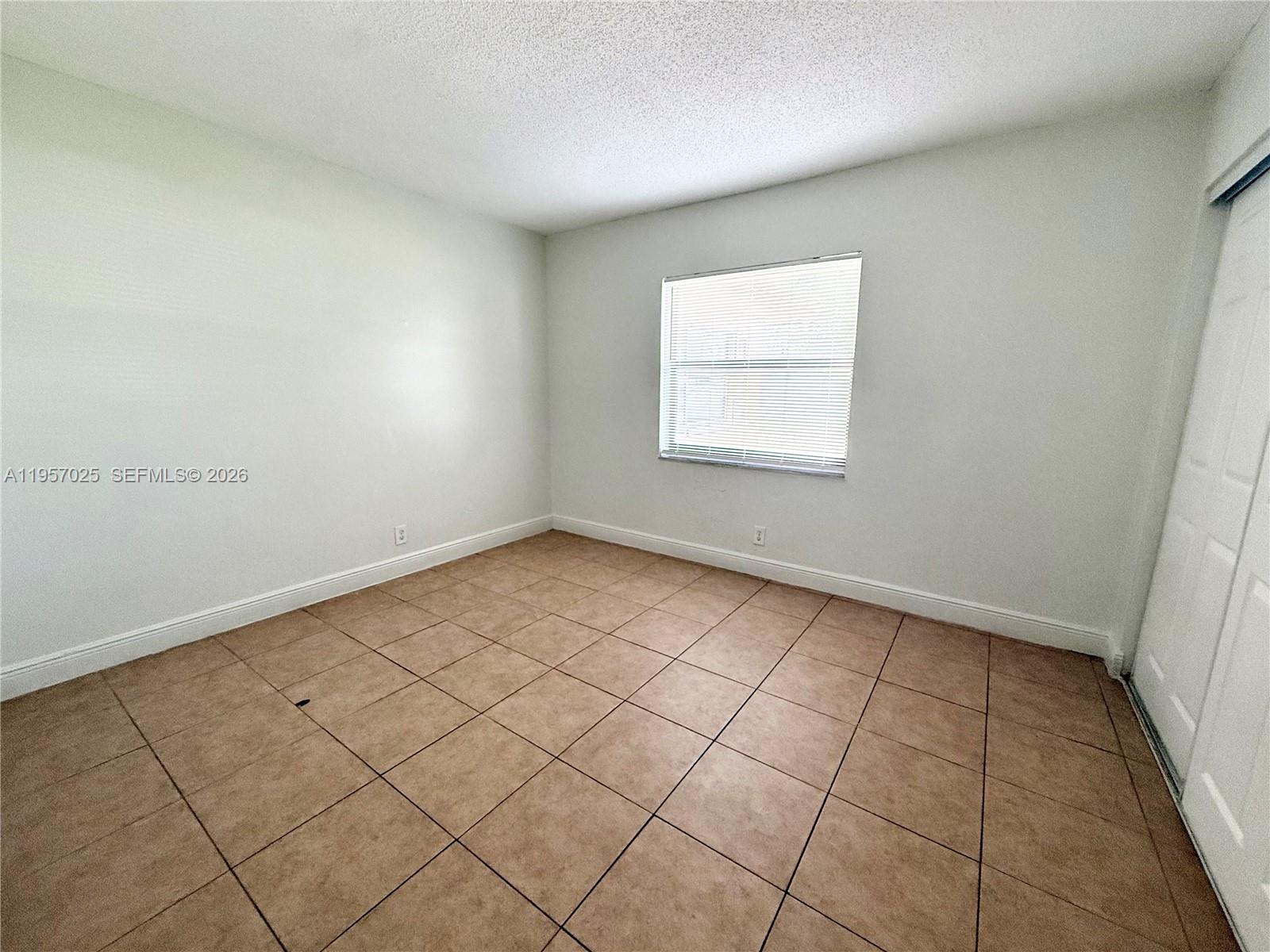 FT LAUDERDALE ESTATES - Residential Lease