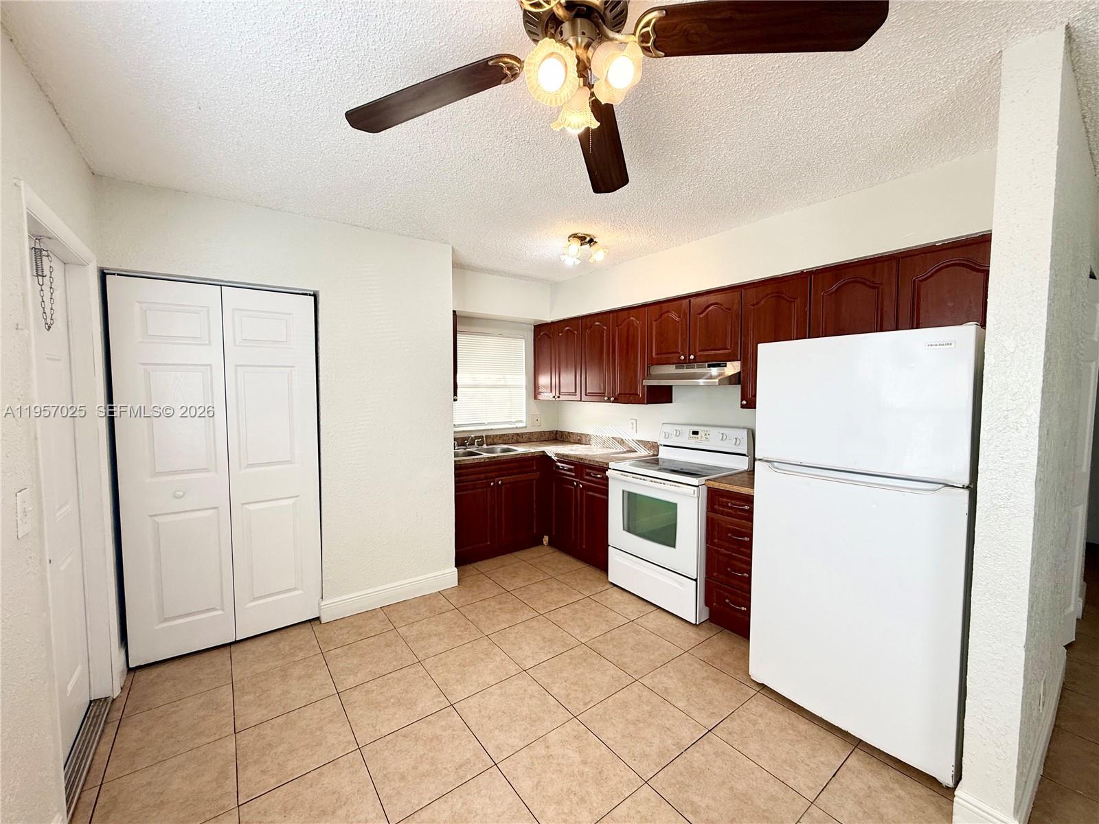 FT LAUDERDALE ESTATES - Residential Lease