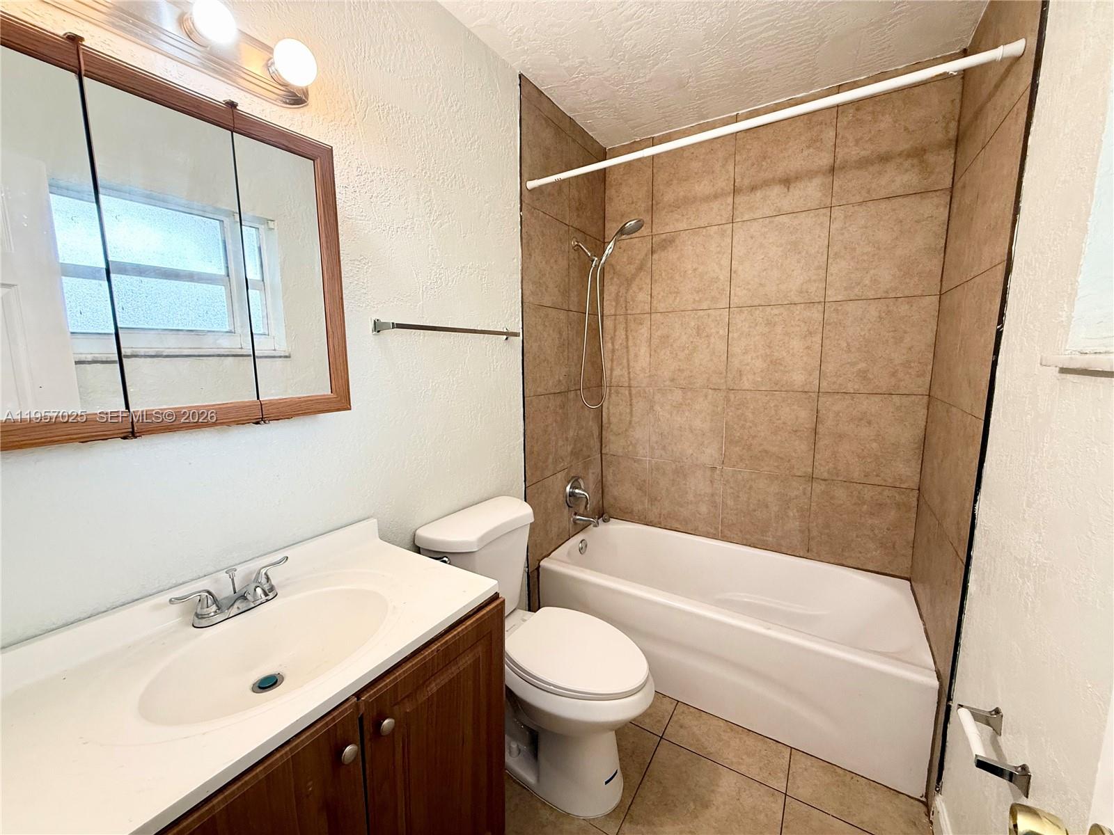 FT LAUDERDALE ESTATES - Residential Lease