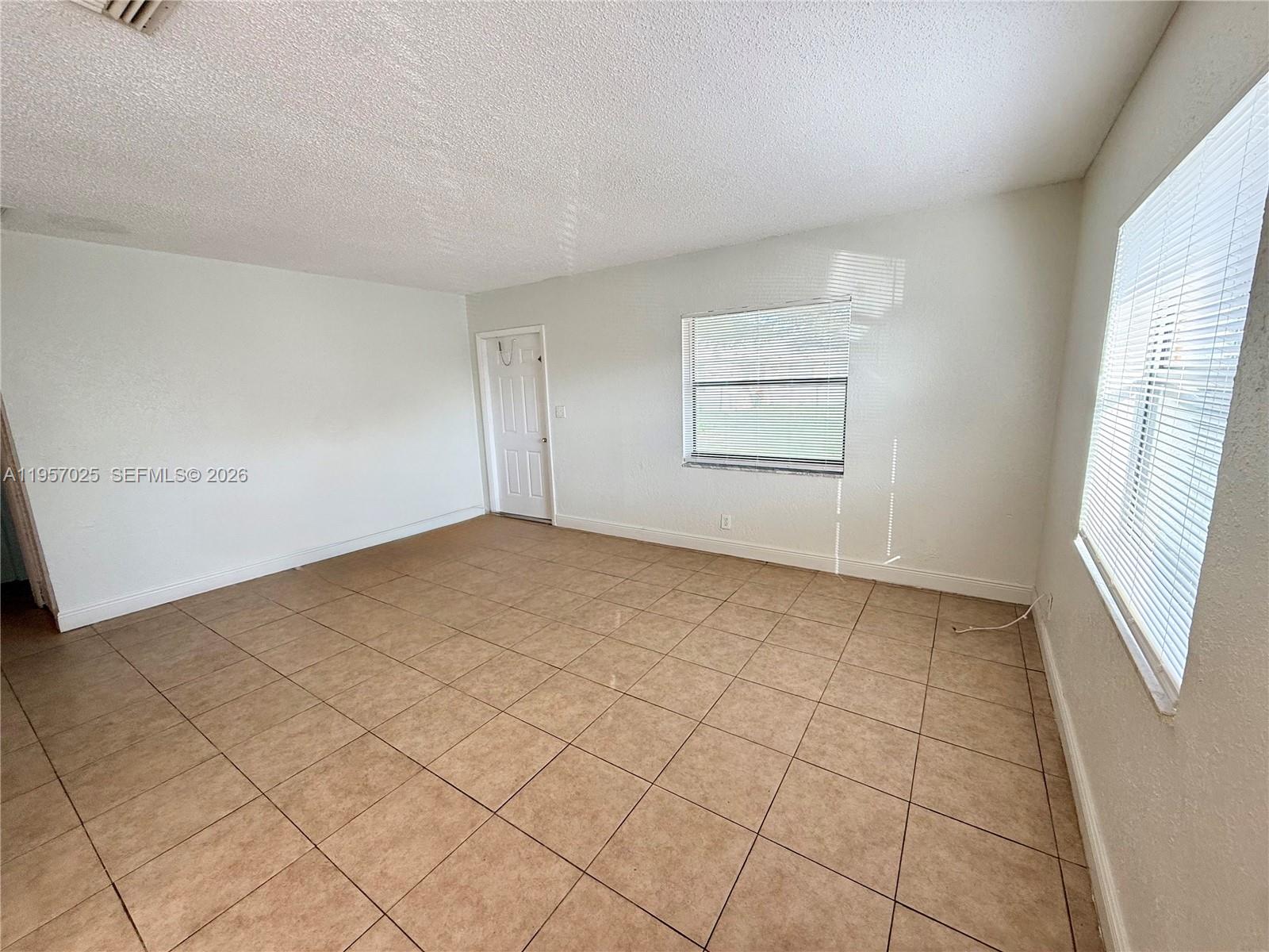 FT LAUDERDALE ESTATES - Residential Lease