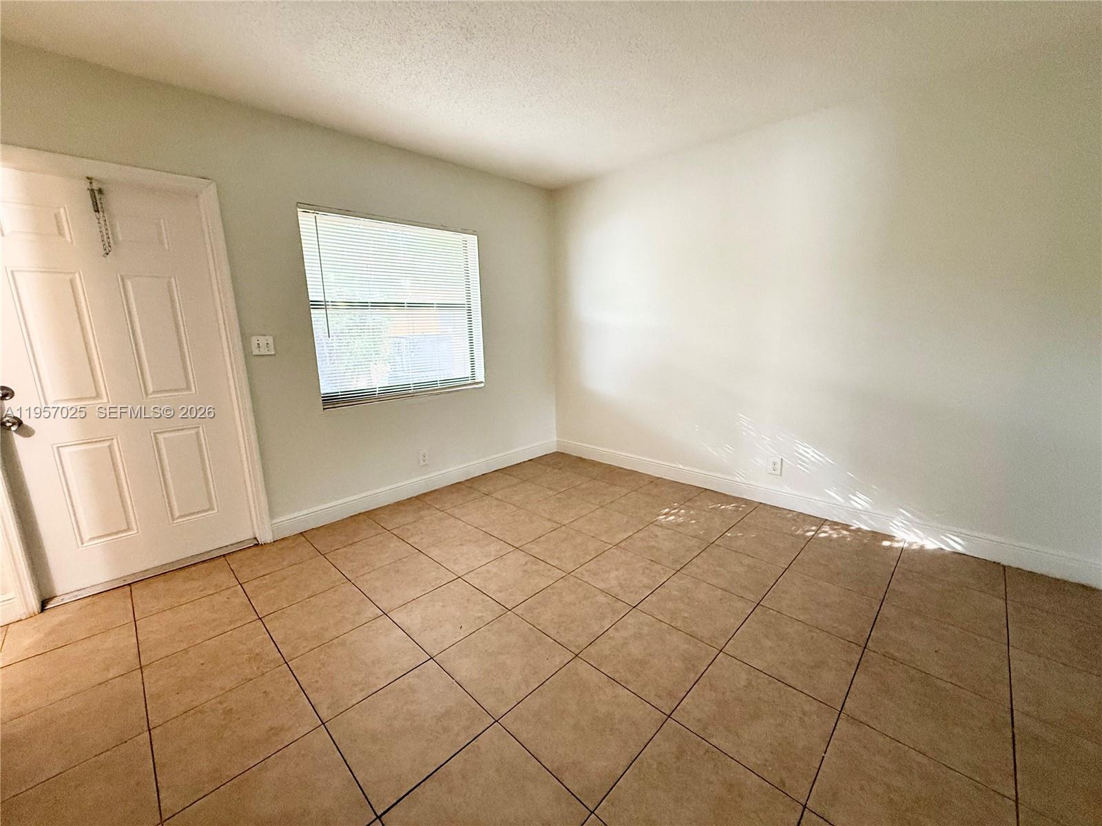 FT LAUDERDALE ESTATES - Residential Lease