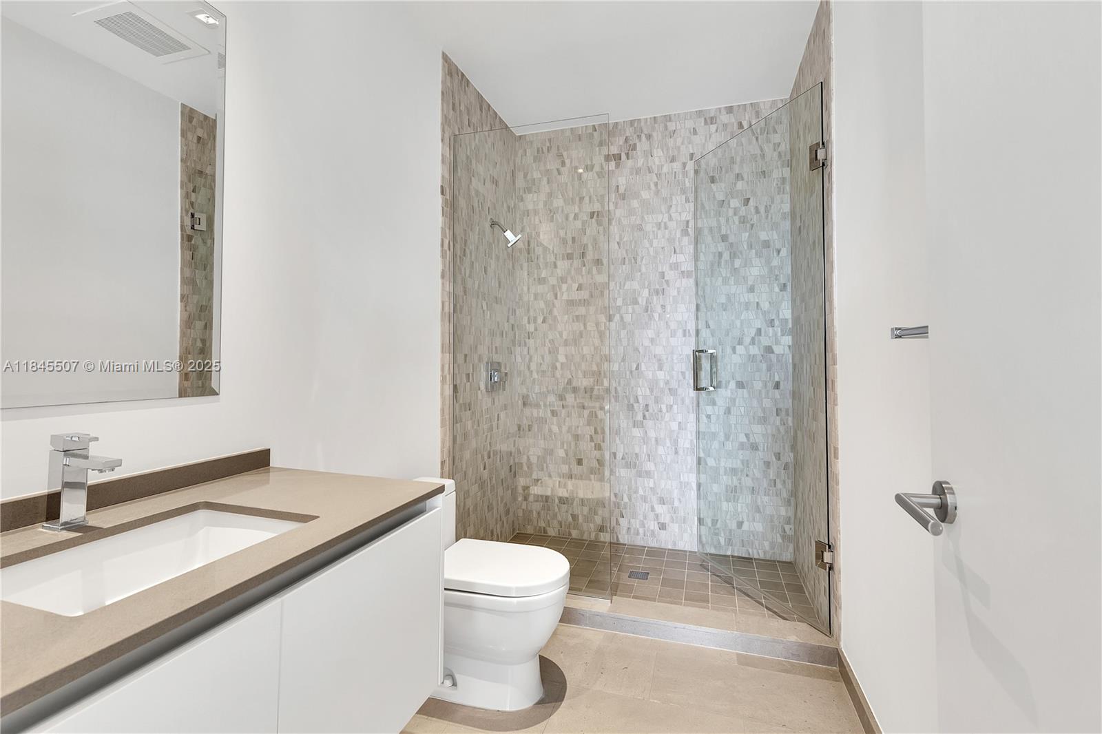 REACH CONDO - Residential