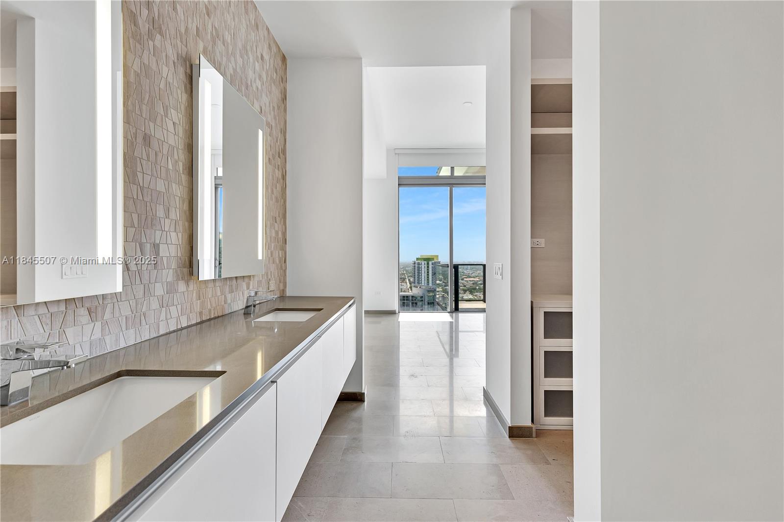 REACH CONDO - Residential