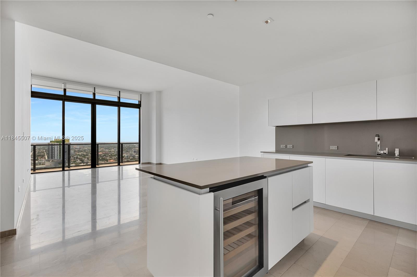 Live above it all at Reach at Brickell City Centre! This 41st-floor 2BD/2BA residence features 12ft ceilings, panoramic city views, Italian kitchen cabinets, quartz countertops, and stainless steel appliances. Enjoy resort-style amenities including a half-acre amenity deck, heated pool/spa, fitness center, BBQ area, children’s play zone, library, business center, and 24/7 concierge & valet. Steps from world-class shopping, dining, and entertainment.