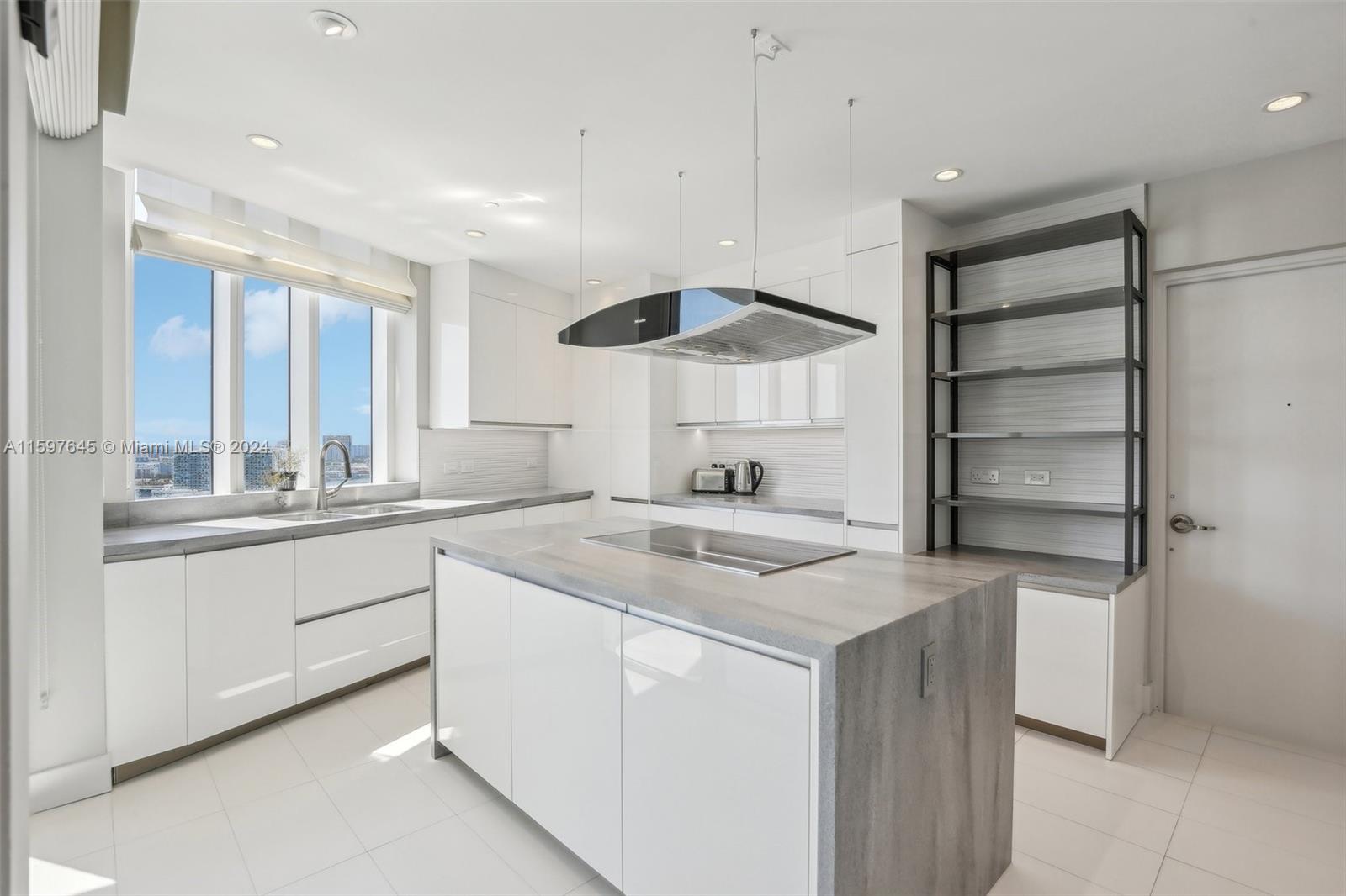 TDR TOWER I CONDO - Residential