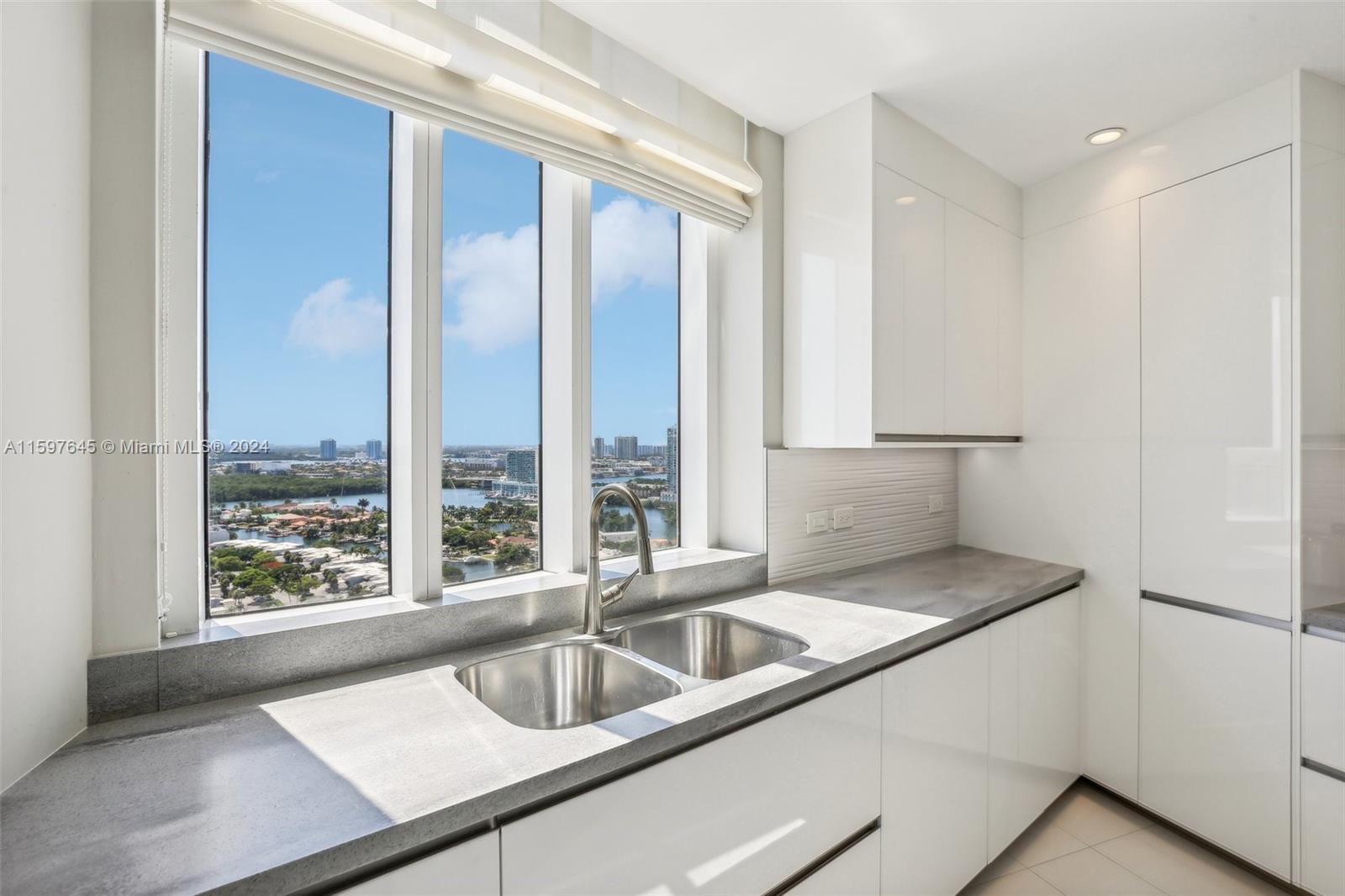 TDR TOWER I CONDO - Residential